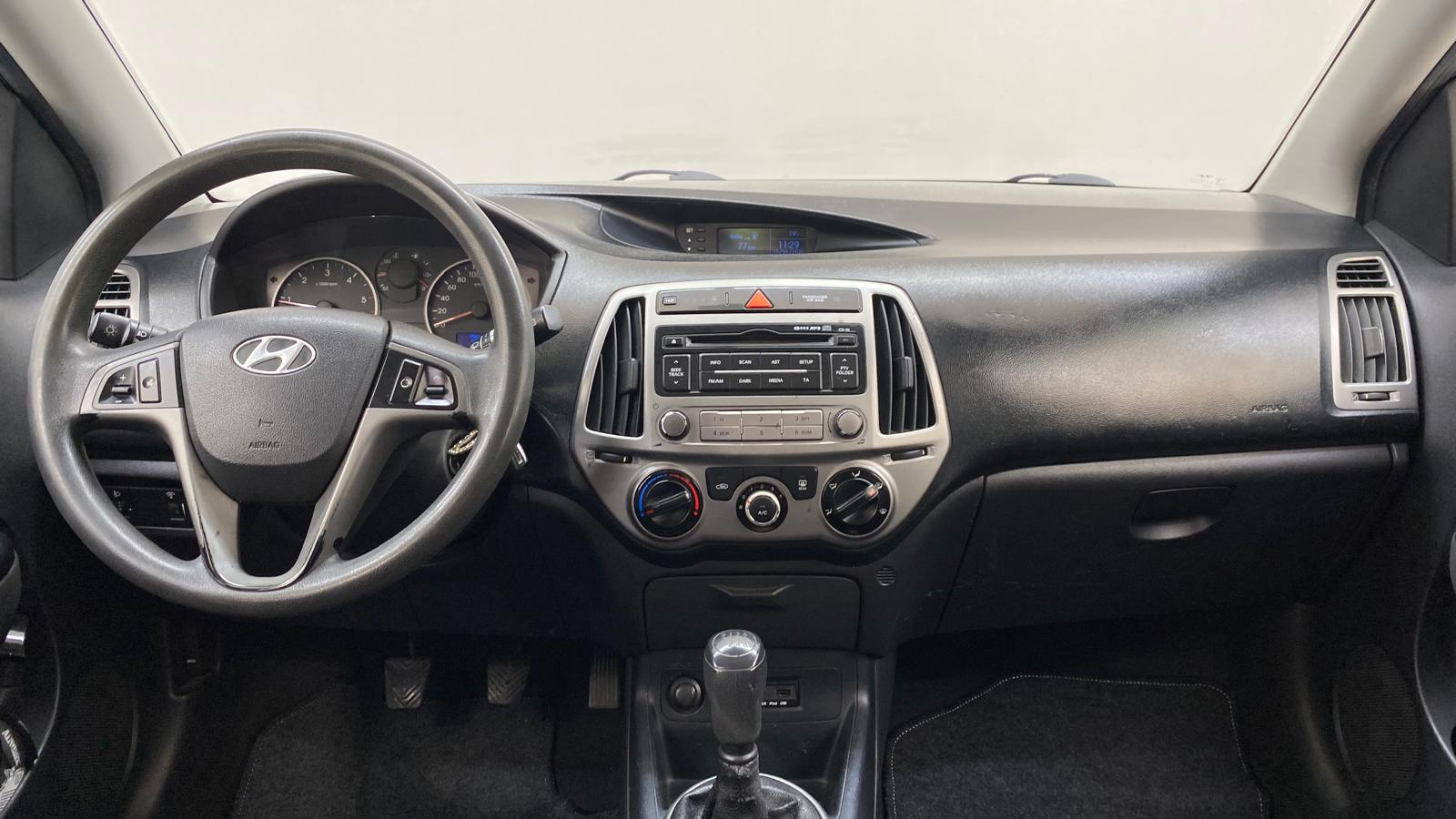 HYUNDAI i20 8